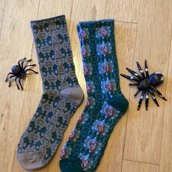 Source Unknown Accessories - ladies socks with base color of forest green